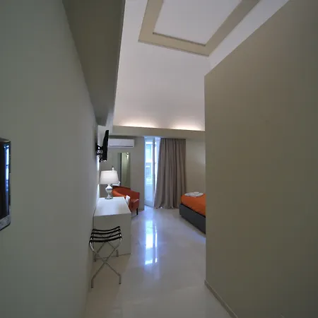 Gatto Bianco House Bed & Breakfast 4*