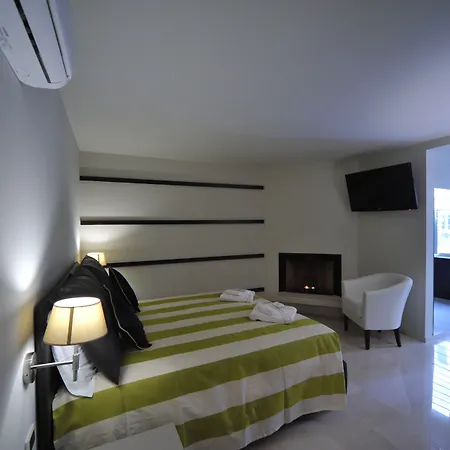Gatto Bianco House Bed & Breakfast 4*